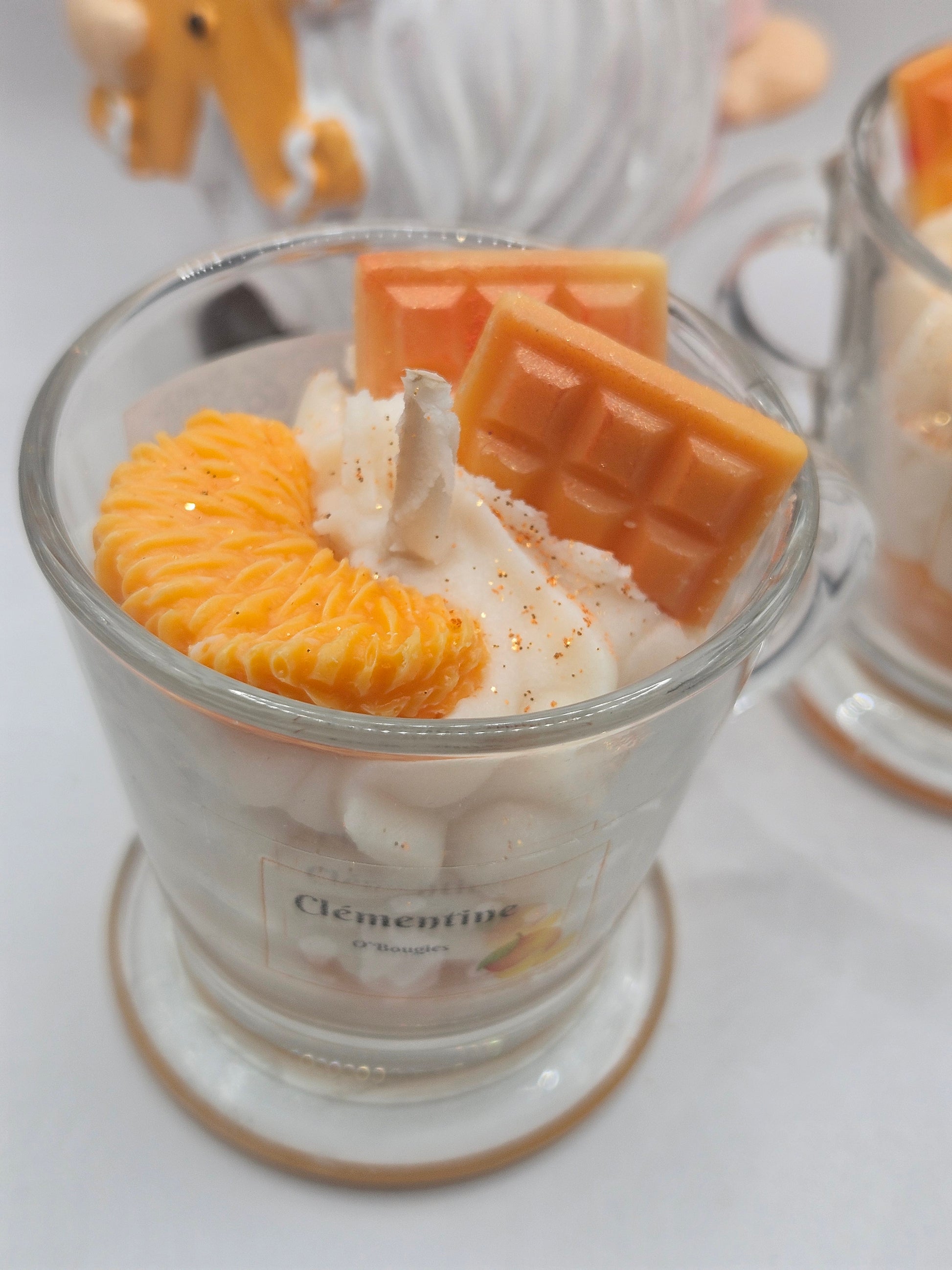 Bougie Clémentine gourmande allumée, ambiance chaleureuse, quartier clementine 
